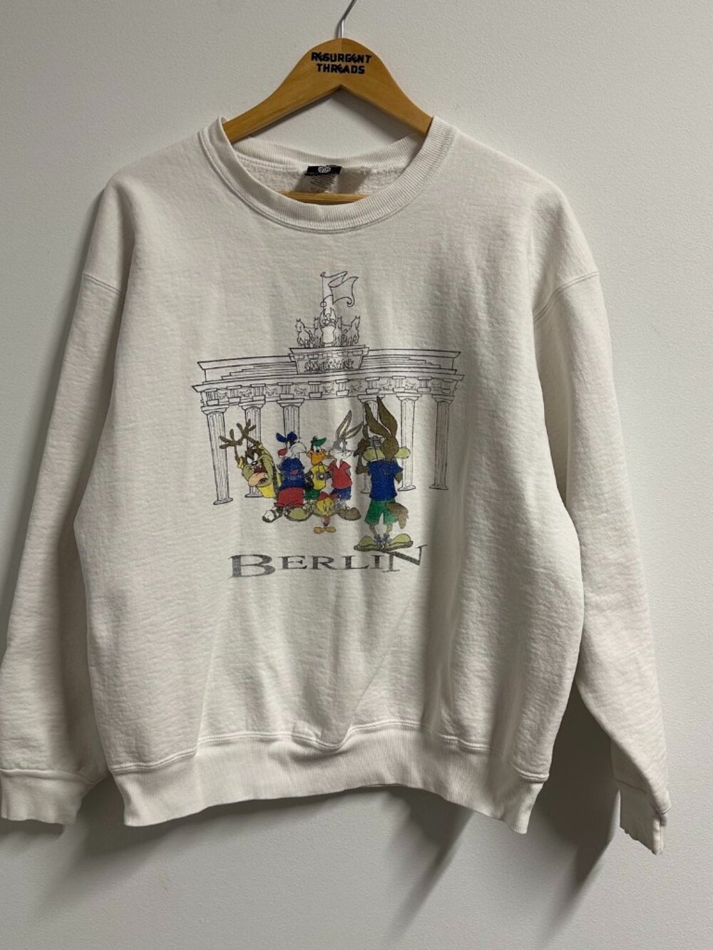 Vintage Warner Bros Looney Tunes Berlin Wall Vacation Sweatshirt White Large